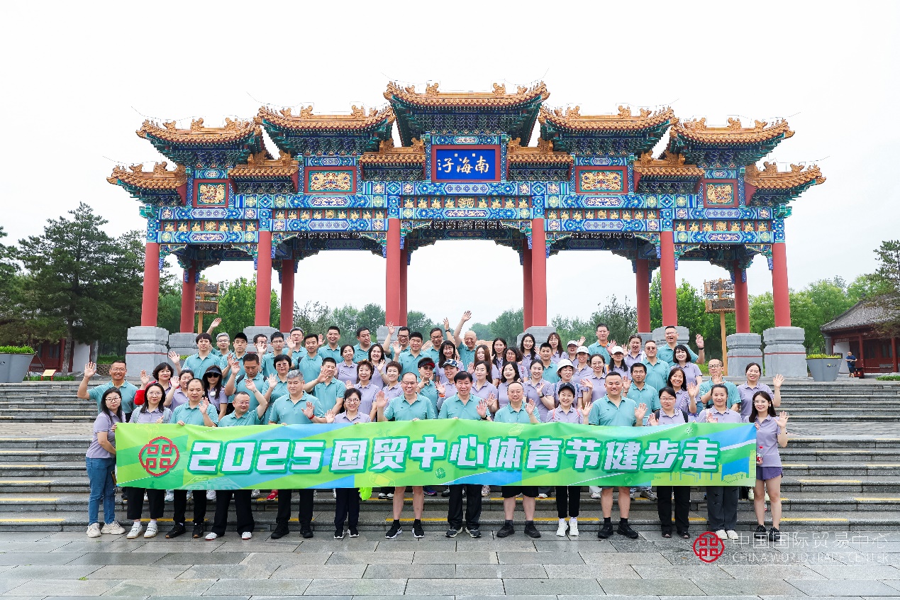 图片包含 围栏, 户外, 火车, 轨道描述已自动生成