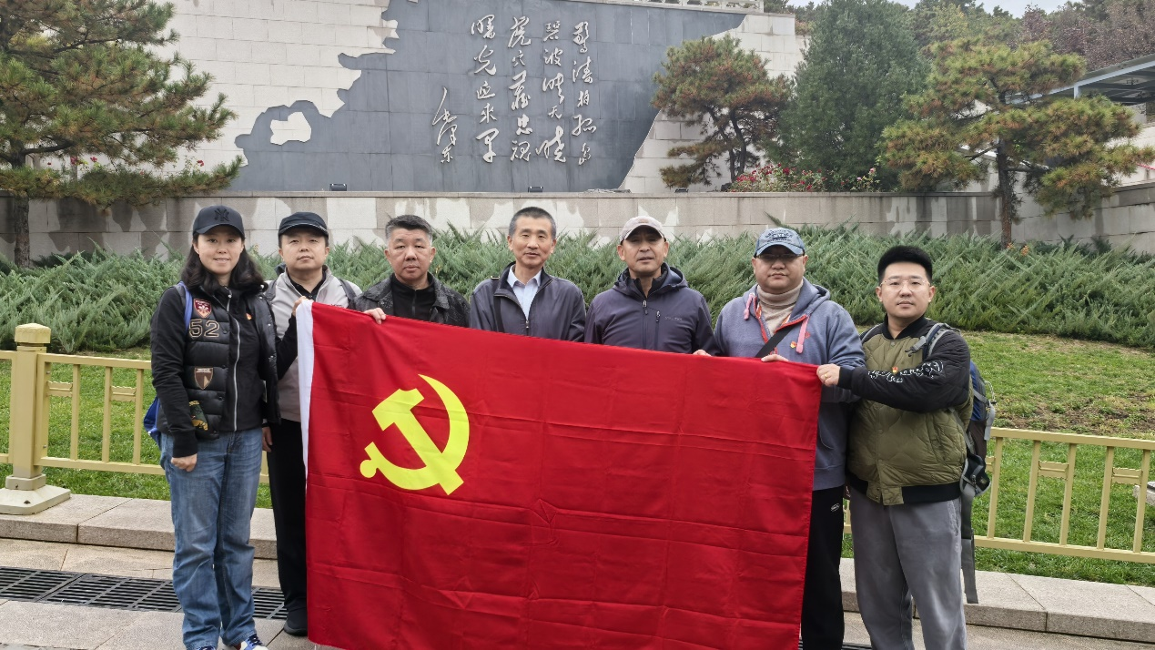 人们站在一起AI 生成的内容可能不正确。