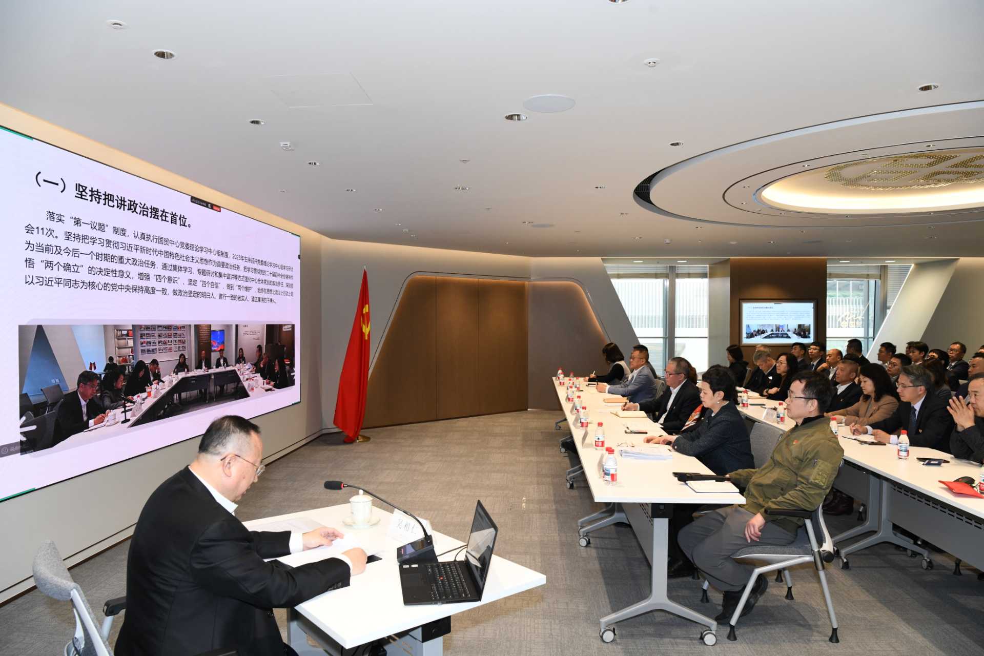 人们在看飞机AI 生成的内容可能不正确。